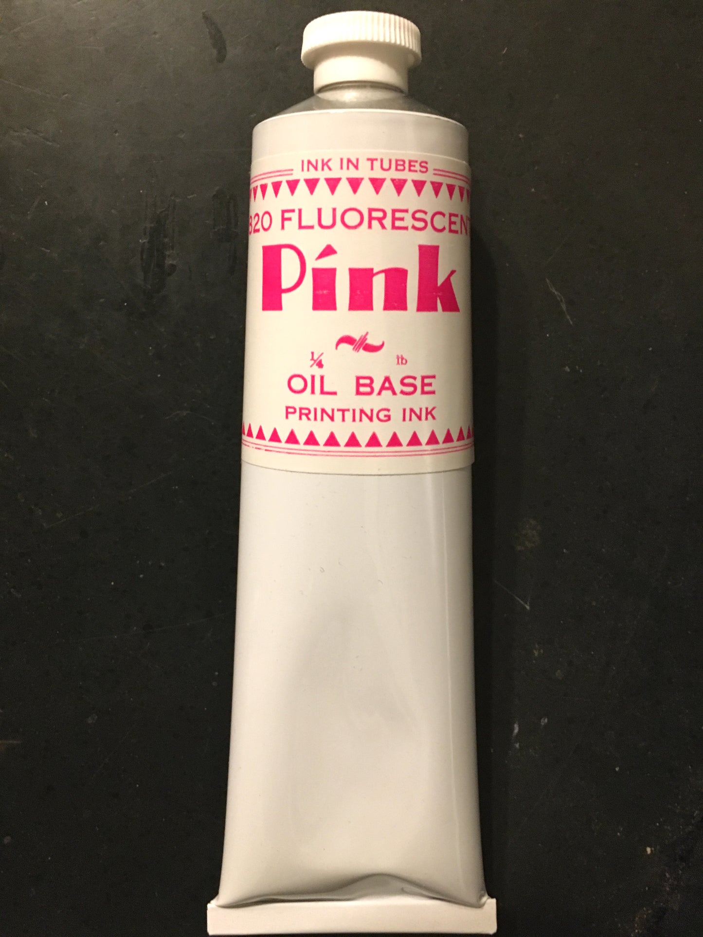 820 Fluorescent Pink